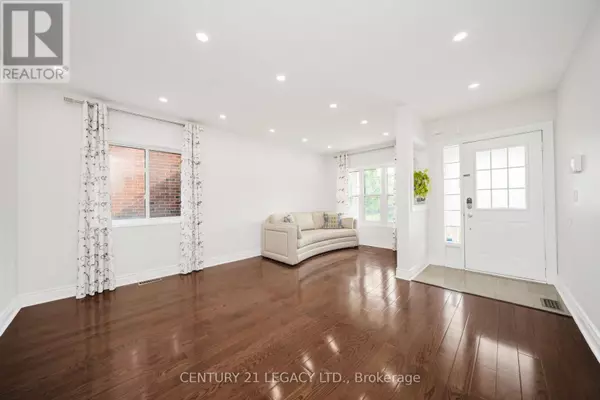 Brampton (fletcher's Meadow), ON L7A1Y2,28 SUNNYBROOK CRESCENT