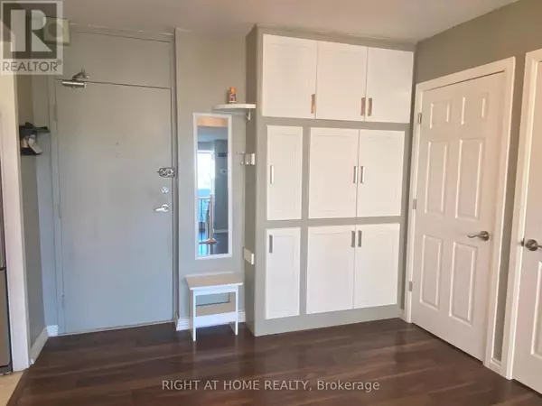 Toronto (rockcliffe-smythe), ON M6N4X4,240 Scarlett RD #1304