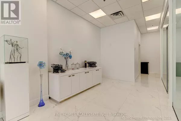 Toronto (york University Heights), ON M3J0G6,1 DE BOERS DRIVE