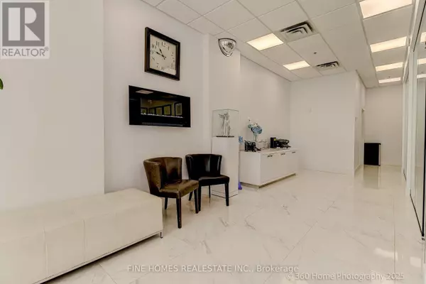 Toronto (york University Heights), ON M3J0G6,1 DE BOERS DRIVE