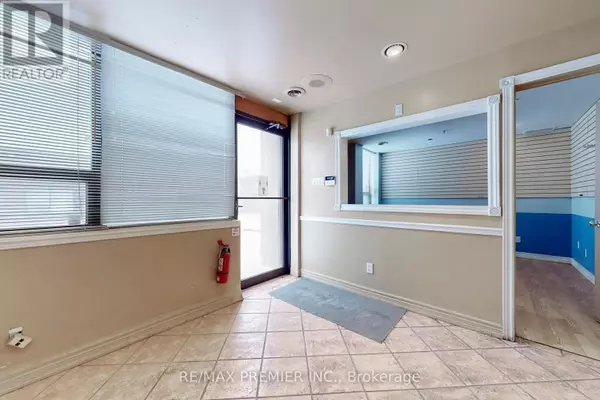 Mississauga (northeast), ON L4E2Z6,5484 Tomken RD #17