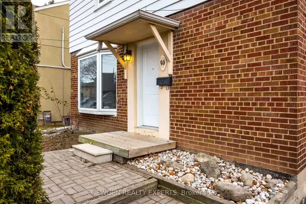 Toronto (islington-city Centre West), ON M9B4H6,93 ASHBOURNE DRIVE