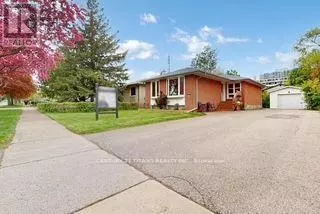 2335 BOSTOCK CRESCENT, Mississauga (clarkson), ON L5J3S8