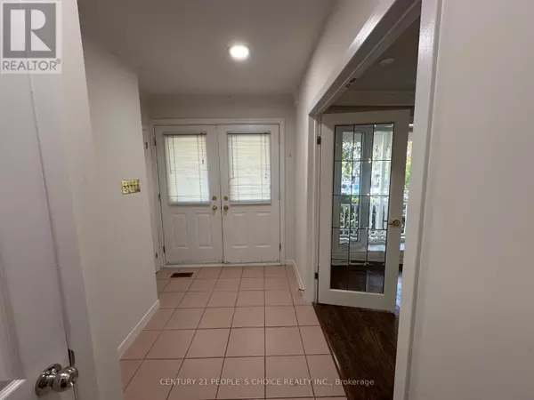 Oakville (cp College Park), ON L6H1Z4,1252 MONT CLAIR DRIVE