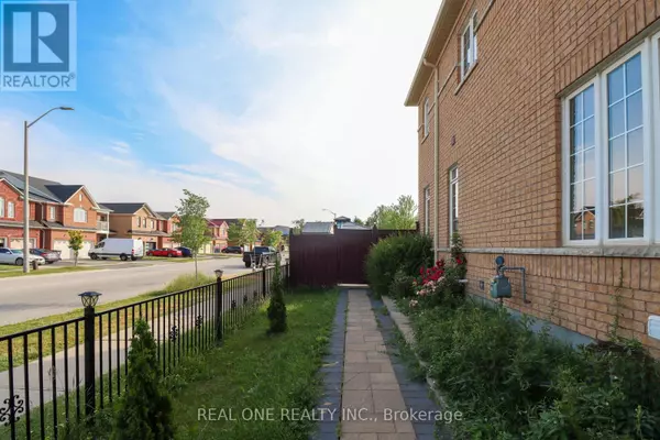 Mississauga (hurontario), ON L5R0A9,4302 TRAIL BLAZER WAY