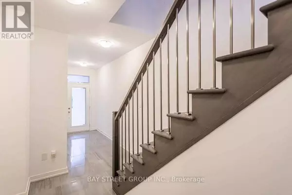 Oakville (go Glenorchy), ON L6H7C3,219 HUGUENOT ROAD