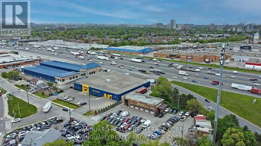 Toronto (humberlea-pelmo Park), ON M9M1A9,2025 WILSON AVENUE