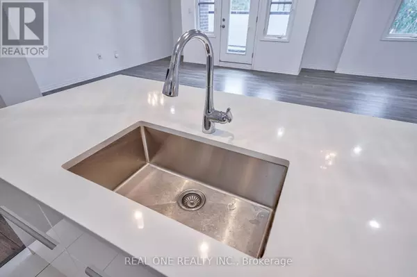 Oakville (go Glenorchy), ON L6M0Y9,3073 GEORGE SAVAGE AVENUE