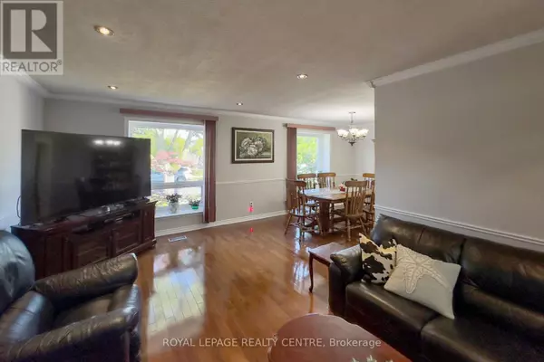 Mississauga (cooksville), ON L5B1Y9,254 LOUIS DRIVE