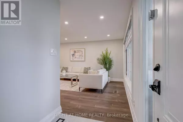 Mississauga (cooksville), ON L5B1Y9,260 LOUIS DRIVE