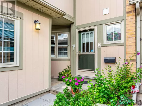 Mississauga (central Erin Mills), ON L5M5J2,5662 Glen Erin DR #111
