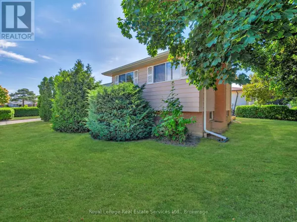 Toronto (west Humber-clairville), ON M9V1M3,1 MOSSWOOD LANE