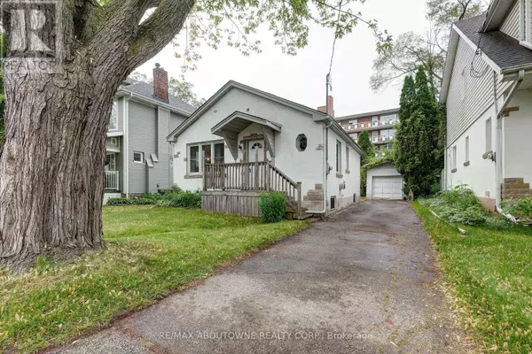 Burlington (brant), ON L7R2S2,469 WOODLAND AVENUE