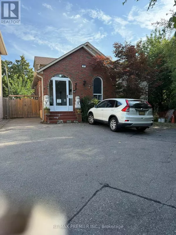 37 DEE AVENUE, Toronto (humberlea-pelmo Park), ON M9N1S8