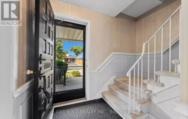 Toronto (elms-old Rexdale), ON M9W1X4,54 RINGWAY CRESCENT