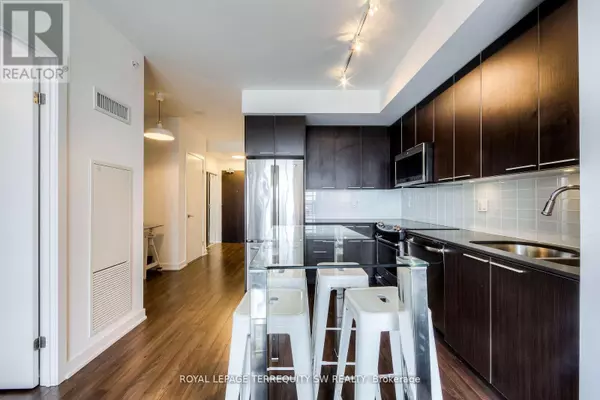 Toronto (mimico), ON M8V0H9,10 Park Lawn RD #1208