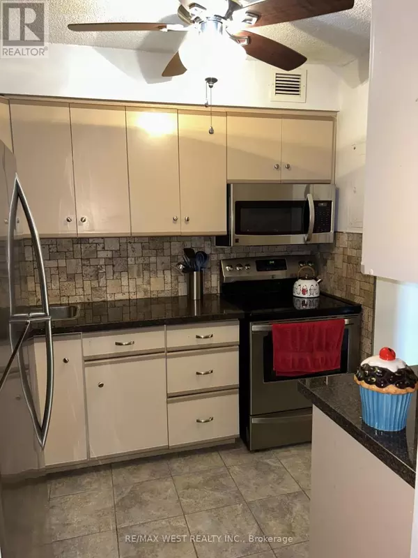 Burlington (lasalle), ON L7T3Z7,975 Warwick CT #703