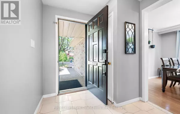 Mississauga (cooksville), ON L5A1E7,296 CHANTENAY DRIVE