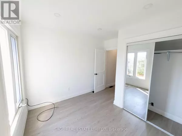 Toronto (weston-pellam Park), ON M6N1B9,1865 Davenport RD #2