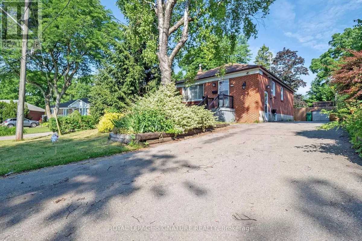 Mississauga (mineola), ON L5G2N9,559 Drymen CRES #2