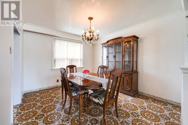 Toronto (humbermede), ON M9M2N5,73 TALENT CRESCENT