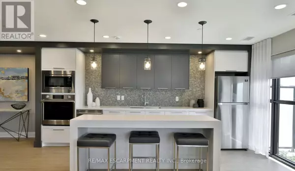 Oakville (go Glenorchy), ON L6H0K3,128 Grovewood Common #632