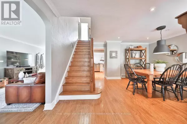 Mississauga (lakeview), ON L4Y1E7,886 WHITNEY DRIVE