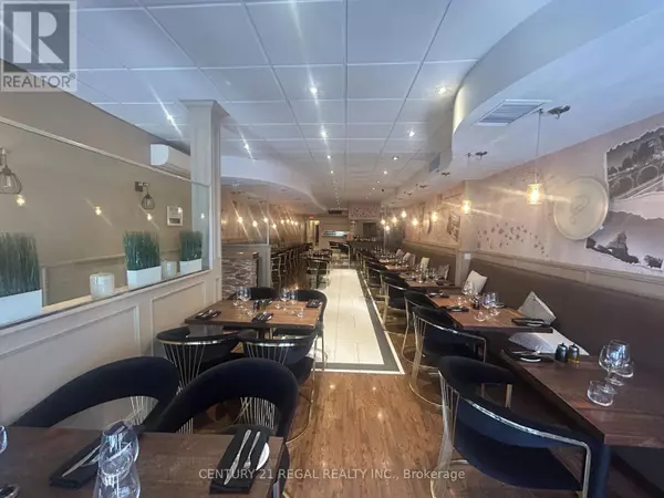 Oakville (oo Old Oakville), ON L6J1H8,218 LAKESHORE ROAD E