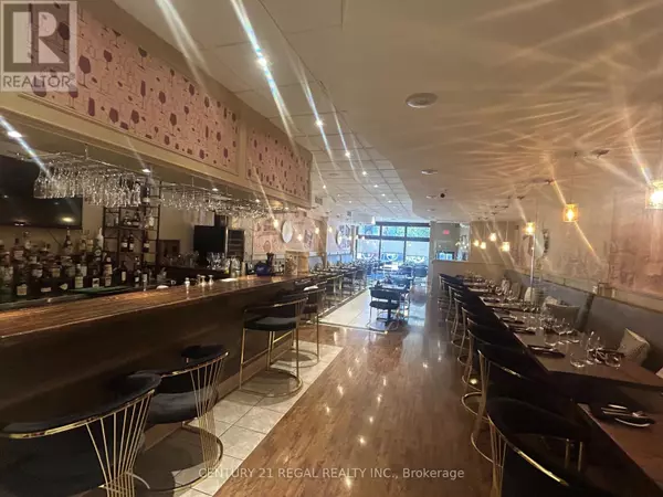 Oakville (oo Old Oakville), ON L6J1H8,218 LAKESHORE ROAD E