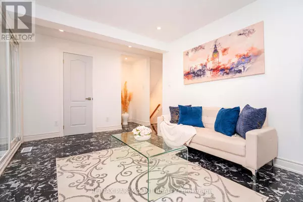 Brampton (avondale), ON L6T1Z2,43 BROMLEY CRESCENT