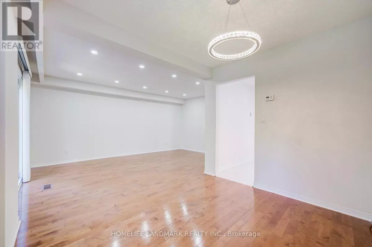 Mississauga (streetsville), ON L5M2N3,319 HILLSIDE DRIVE