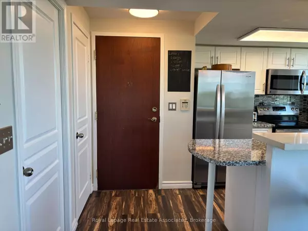 Mississauga (central Erin Mills), ON L5M6Z7,2585 Erin Centre BLVD #809