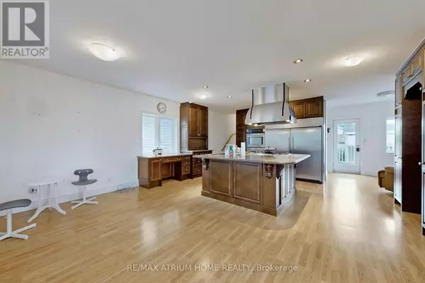 Mississauga (lakeview), ON L5E2A5,1242 ALEXANDRA AVENUE