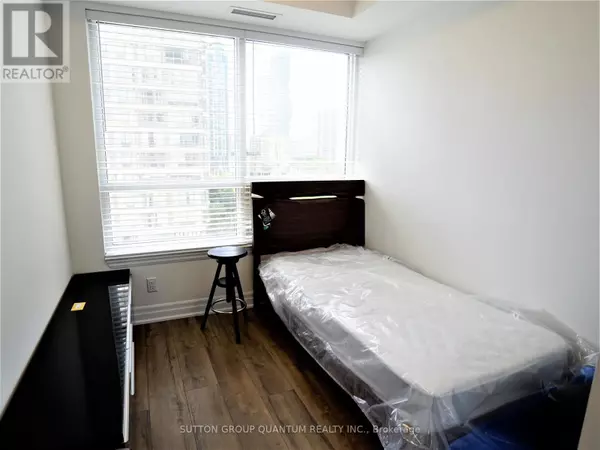 Mississauga (city Centre), ON L5J1J4,36 Elm Dr. W. DR #601