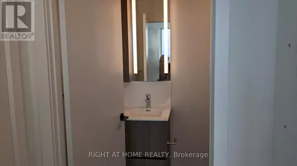 Mississauga (port Credit), ON L5H0A9,220 Missinnihe WAY #1315