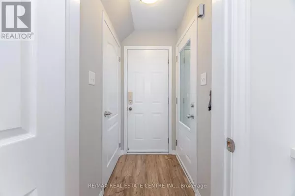 Milton (ha Harrison), ON L9T7T1,996 SAVOLINE BOULEVARD