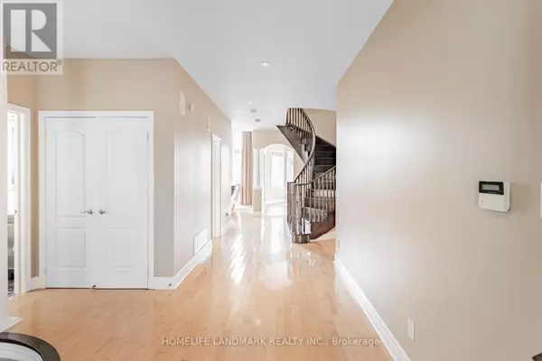 Oakville (wm Westmount), ON L6M5G3,2481 WHISTLING SPRINGS CRESCENT