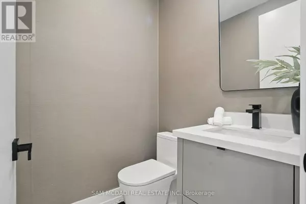 Mississauga (lakeview), ON L5G4J3,1039 CAVEN STREET
