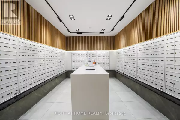 Toronto (mimico), ON M8V0C1,2220 Lakeshore BLVD West #3106