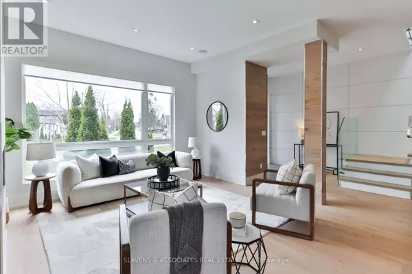 Oakville (br Bronte), ON L6L1W3,271 JENNINGS CRESCENT