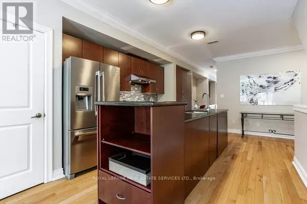 Oakville (co Central), ON L6K2Z5,99 Brant ST #9