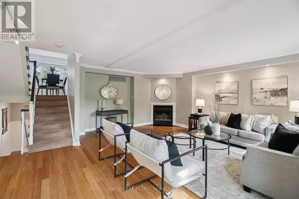 Oakville (cp College Park), ON L6H2B5,1100 Queens AVE #5