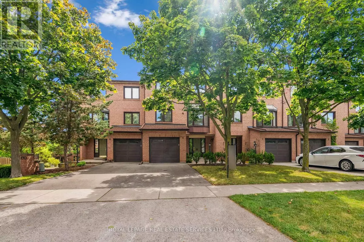 Oakville (cp College Park), ON L6H2B5,1100 Queens AVE #5