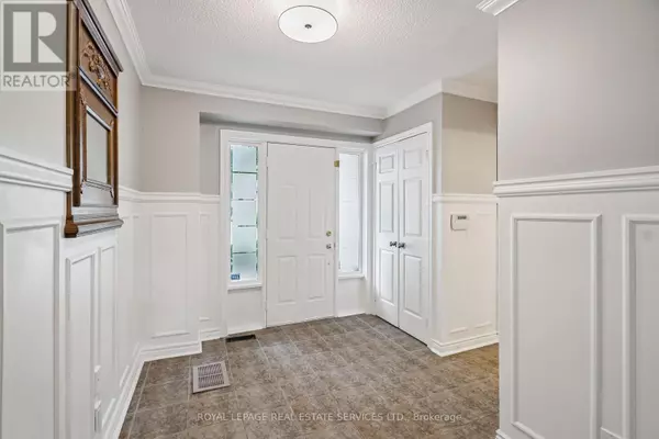 Oakville (cp College Park), ON L6H2B5,1100 Queens AVE #5