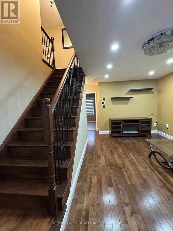 Milton (sc Scott), ON L9T7A6,296 DUNCAN LANE