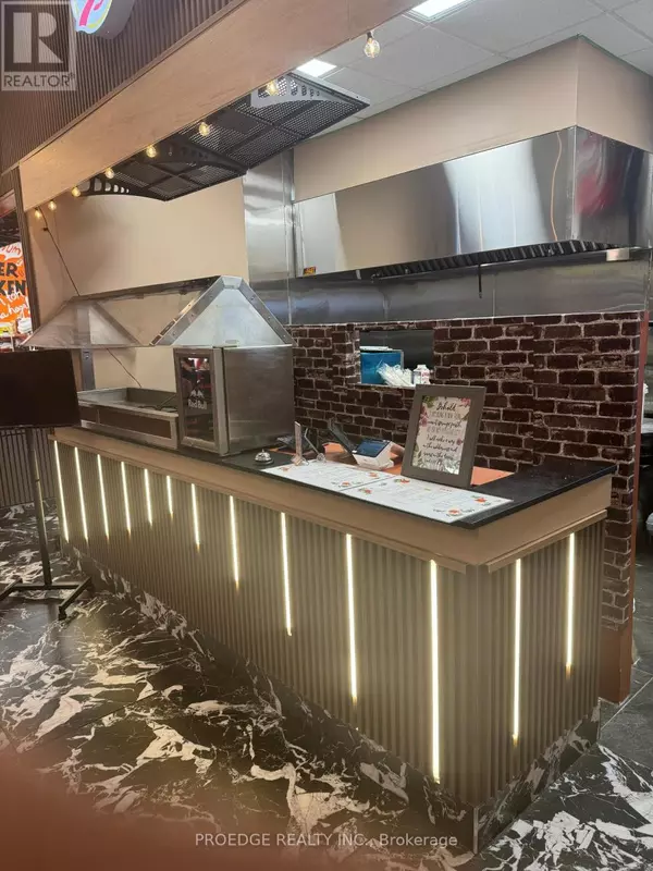 Brampton (downtown Brampton), ON L6X1M8,27 Main ST North #Unit 5