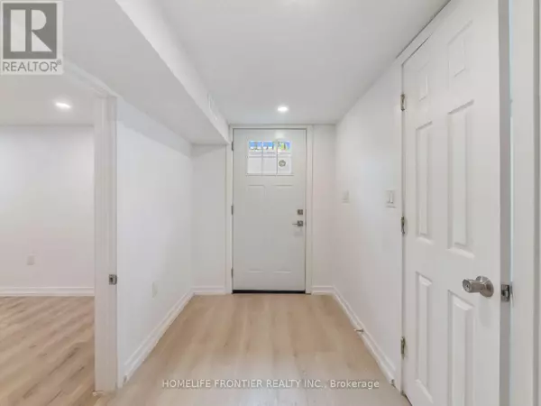 Toronto (thistletown-beaumonde Heights), ON M9V2S6,12 Gibson AVE #4