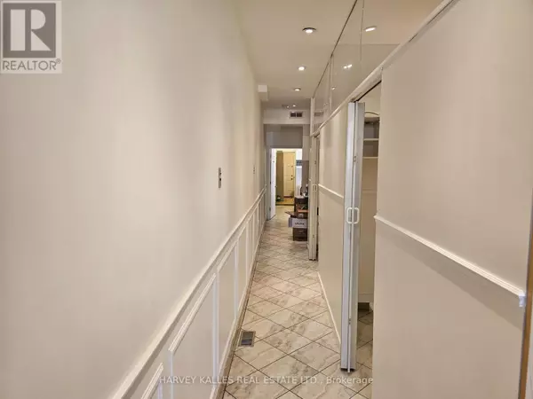 Toronto (corso Italia-davenport), ON M6B3B4,1261 A ST.CLAIR AVENUE W