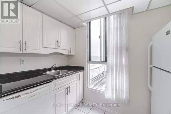 Mississauga (cooksville), ON L5B3Z2,155 Hillcrest AVE #1916