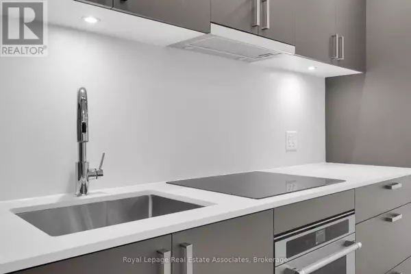 Toronto (edenbridge-humber Valley), ON M9A0G2,259 The Kingsway #302